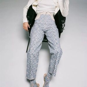 NWT Lisa Says Gah, high rise blue flower patterned jeans